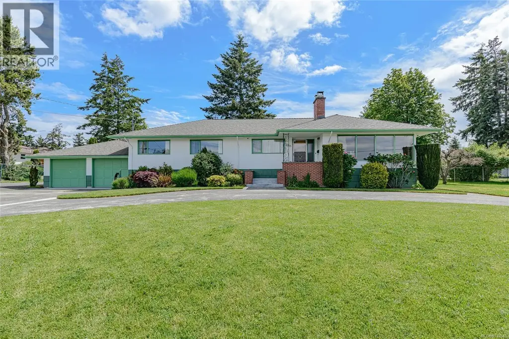 3785 Raymond St S, Saanich