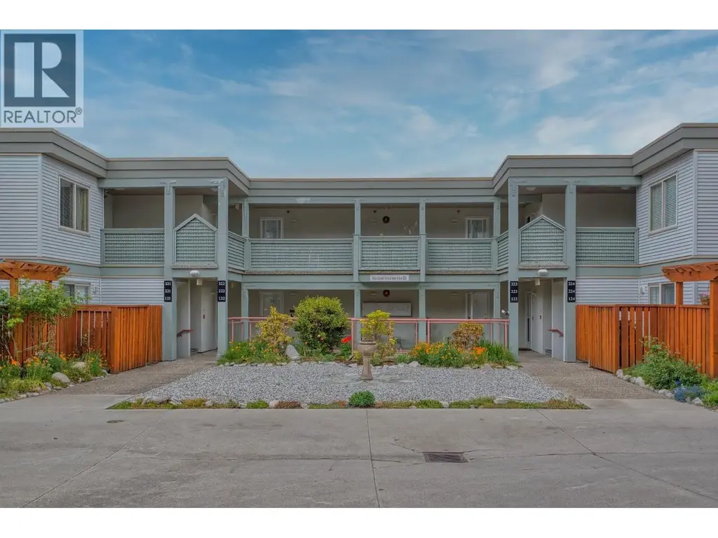 121 5780 Trail Avenue, Sechelt