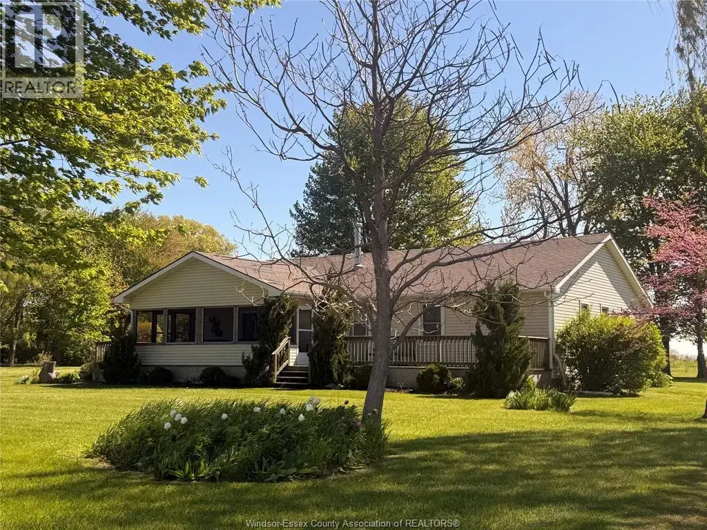945 West Shore Road, Pelee Island