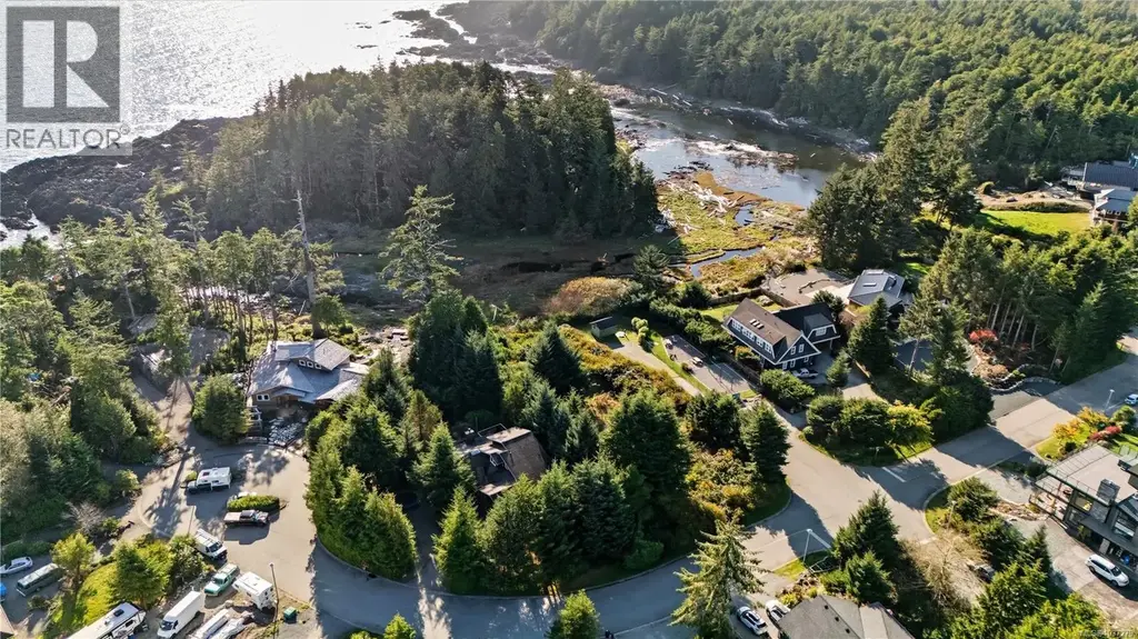 912 Barkley Pl, Ucluelet