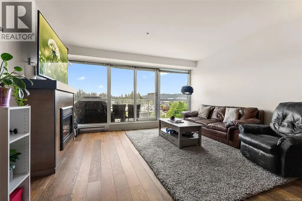 532 2745 Veterans Memorial Pkwy, Langford