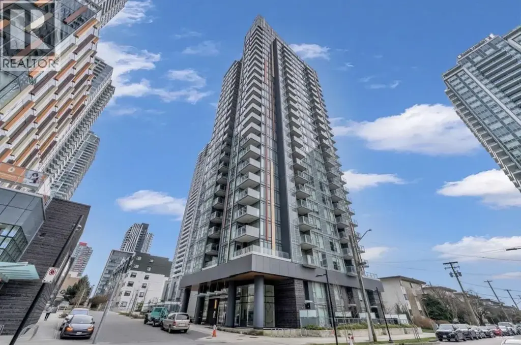 Th1 6398 Silver Avenue, Burnaby