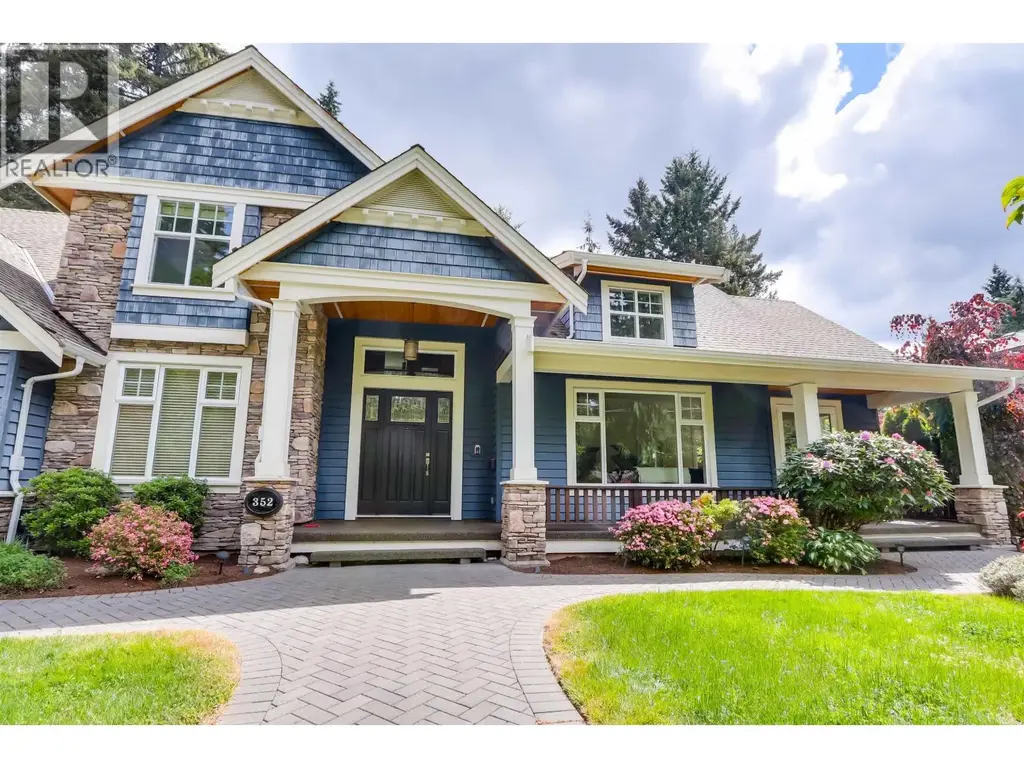 352 St. James Crescent, West Vancouver