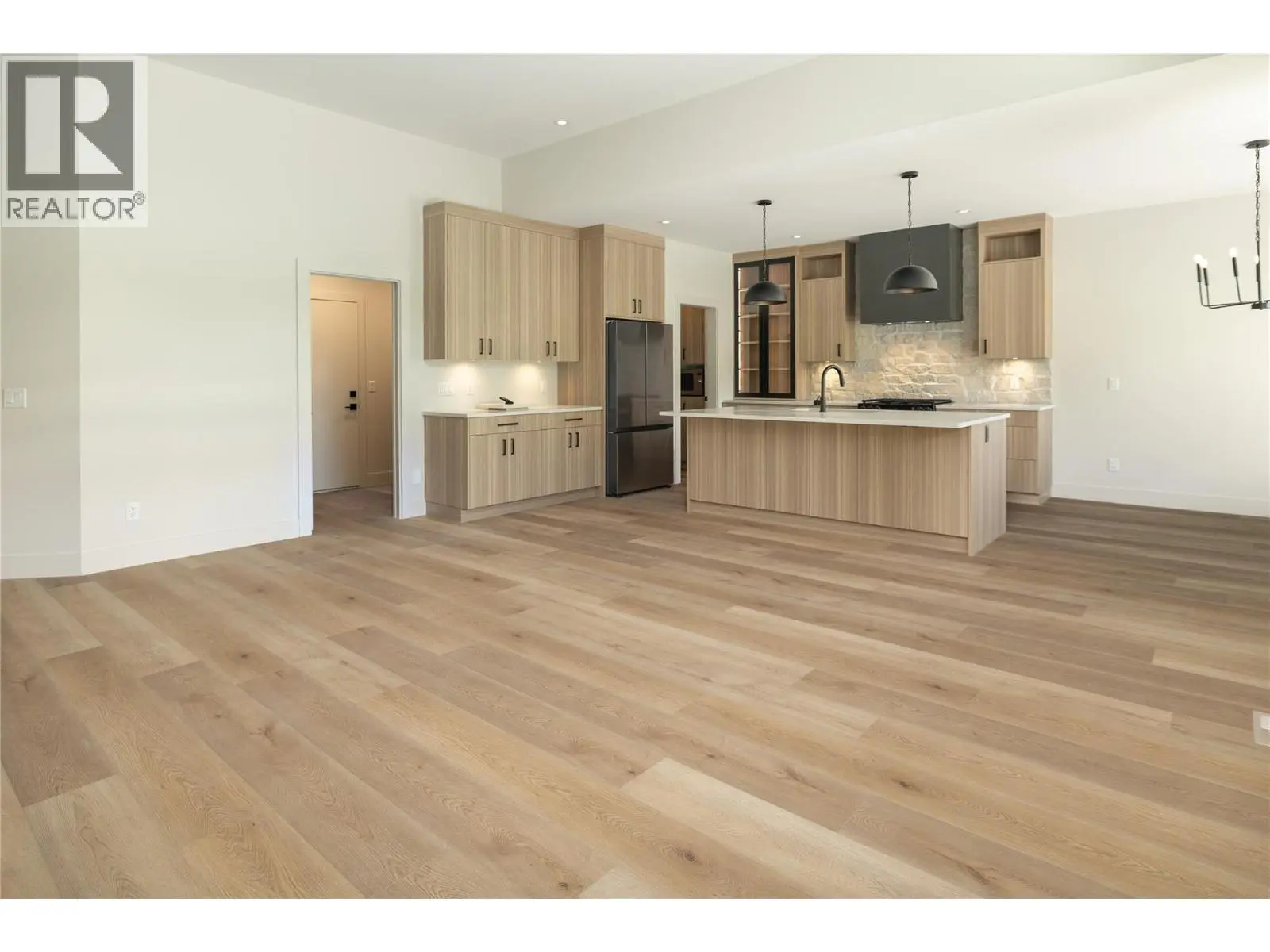 2125 Montenegro Drive. Kelowna, British Columbia
