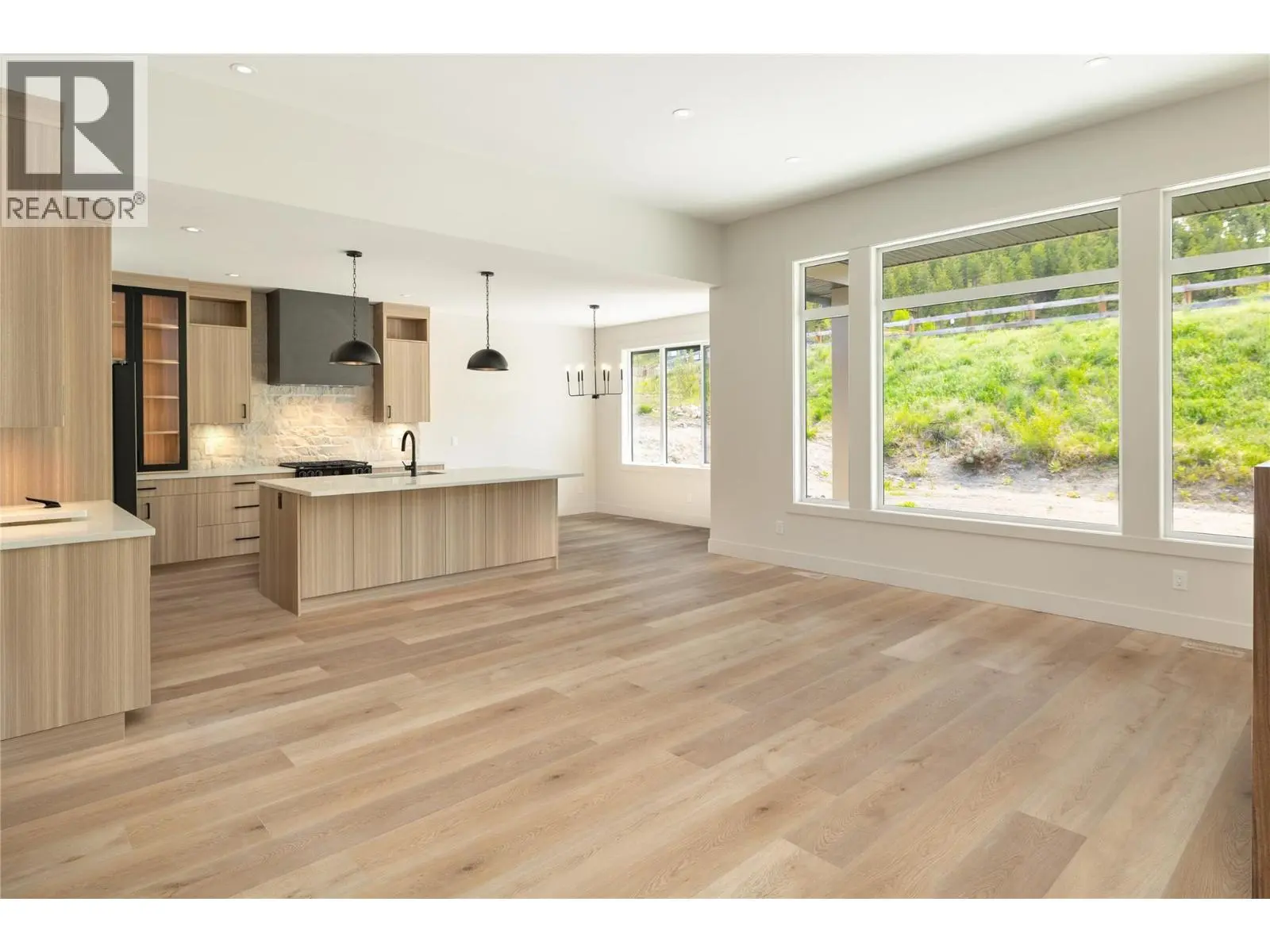 2125 Montenegro Drive. Kelowna, British Columbia