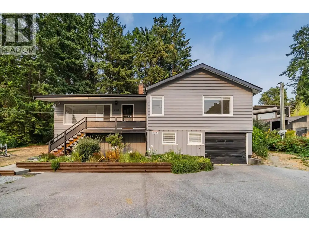 5258 Sunshine Coast Highway, Sechelt