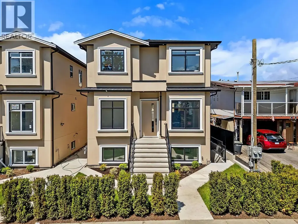 2 6885 Aubrey Street, Burnaby