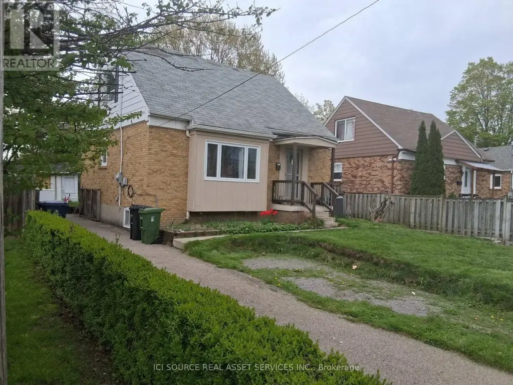 11 Ellington Drive, Toronto (Wexford-Maryvale)