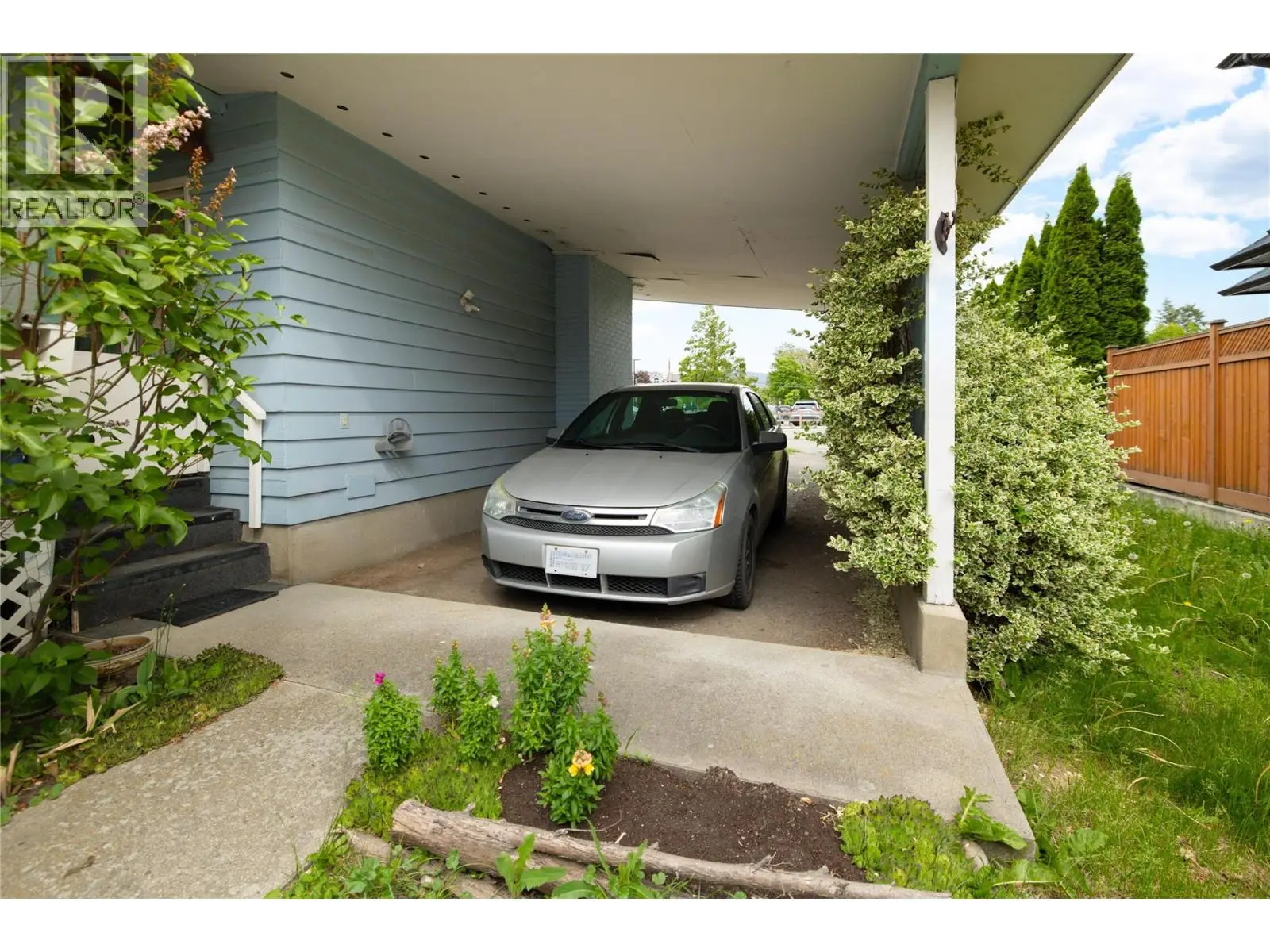 2150 Burnett Street. Kelowna, British Columbia
