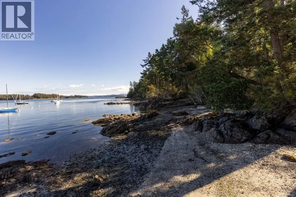 2220 Dolphin Rd, North Saanich