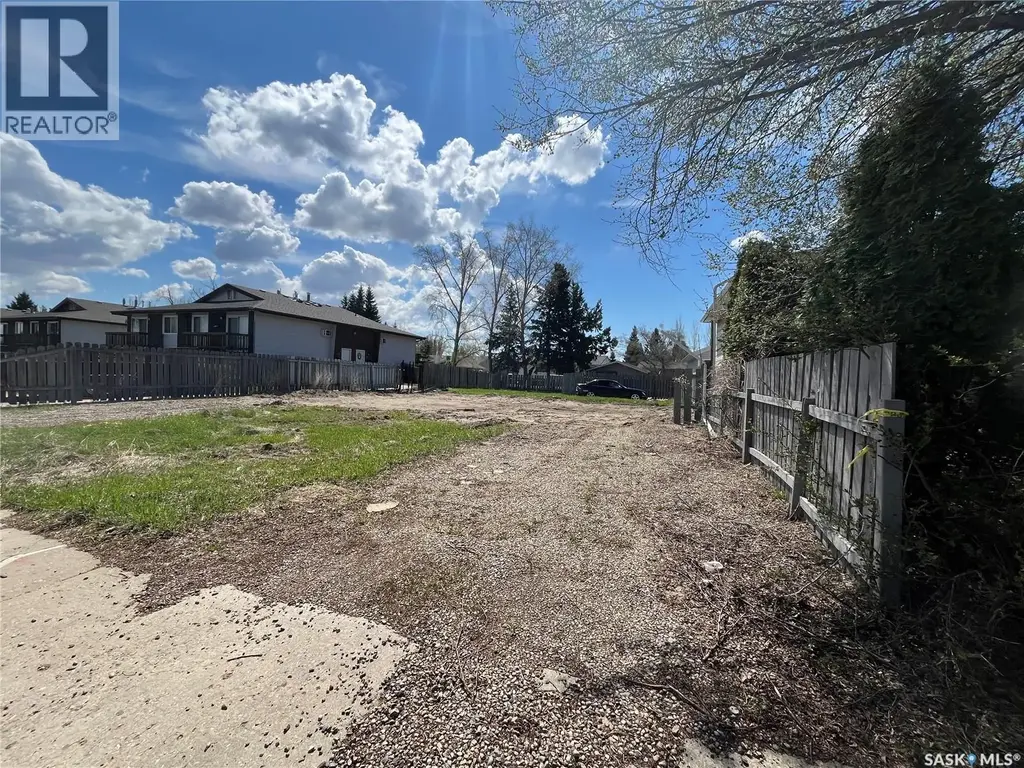 9016 Panton Avenue, North Battleford