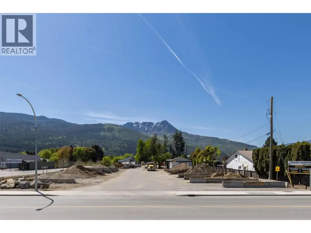 2220/2270 10 Avenue Sw, Salmon Arm