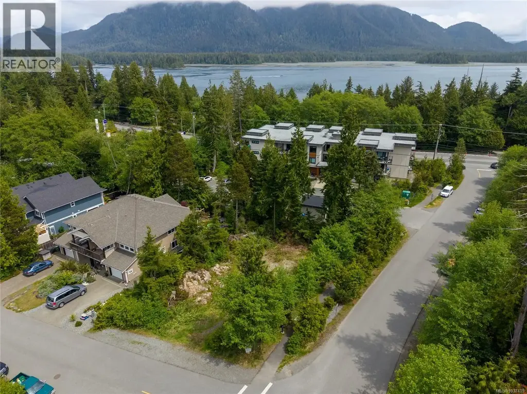 948 Hardy Pl, Tofino