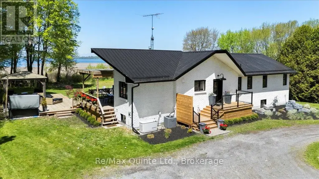 1406 County Road 12, Prince Edward County (Hallowell Ward)