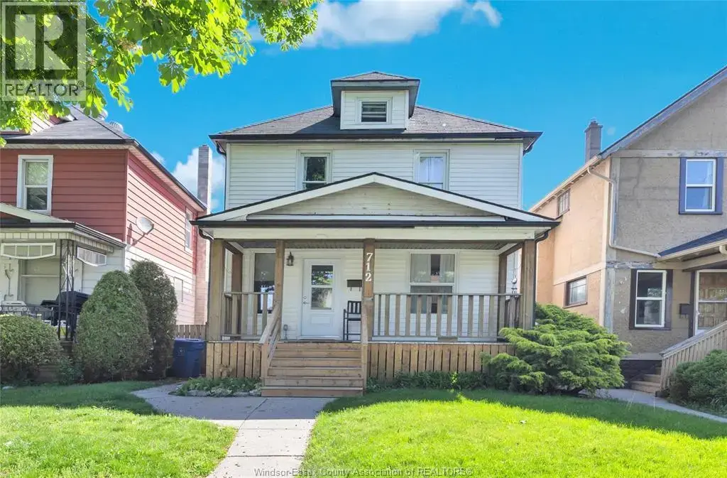 712 Gladstone, Windsor