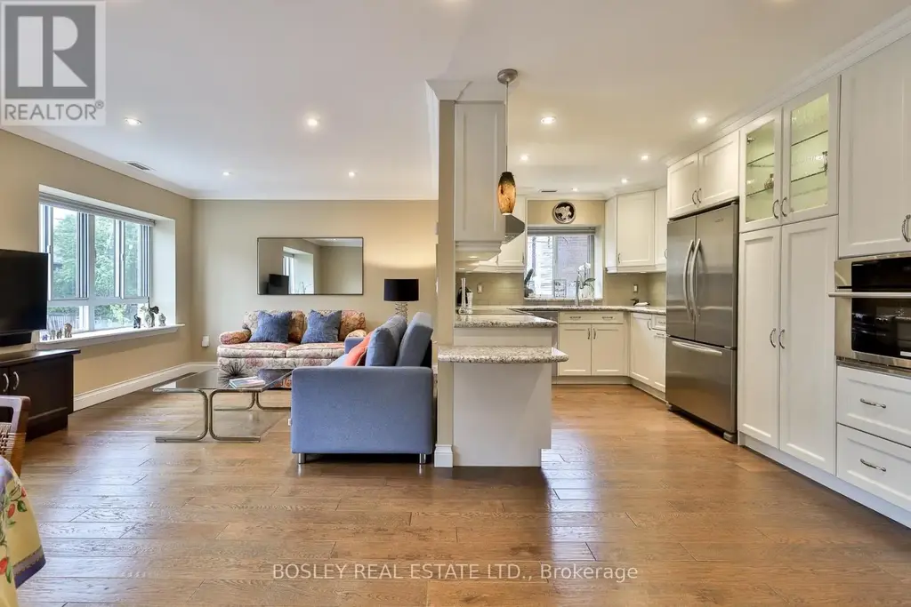 203 - 1387 Bayview Avenue, Toronto (Leaside)