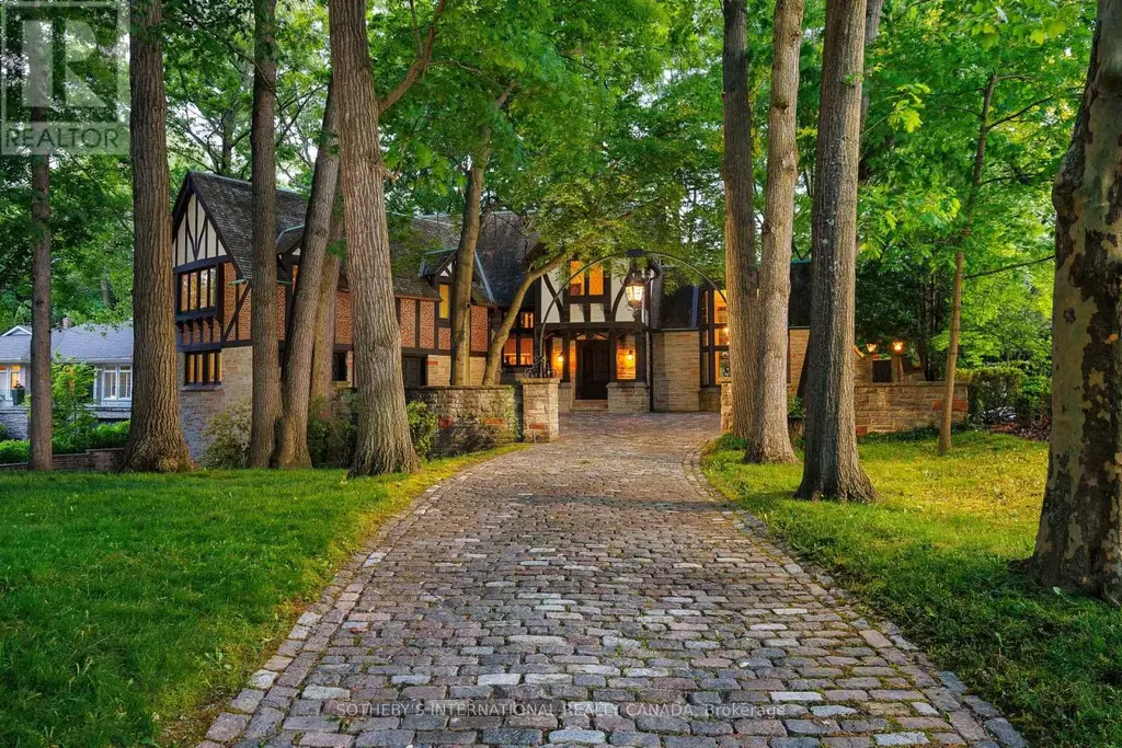 38 Edenbrook Hill, Toronto (Edenbridge-Humber Valley)