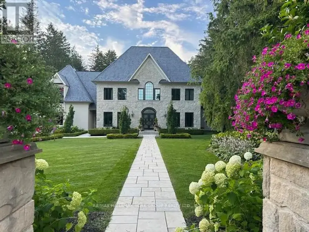 108 Kennedy Street W, Aurora (Aurora Village)