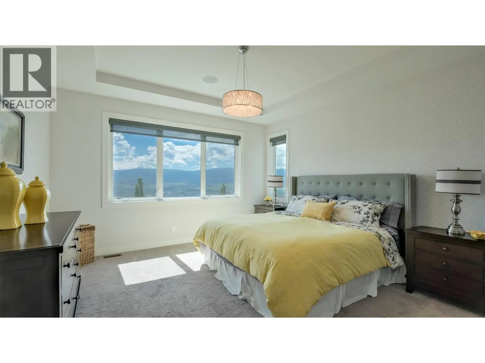 593 Harrogate Lane. Kelowna, British Columbia