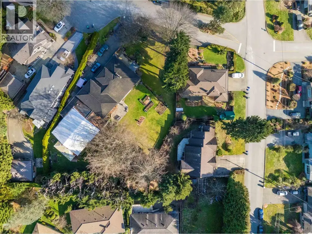 525 Perth Avenue, Coquitlam