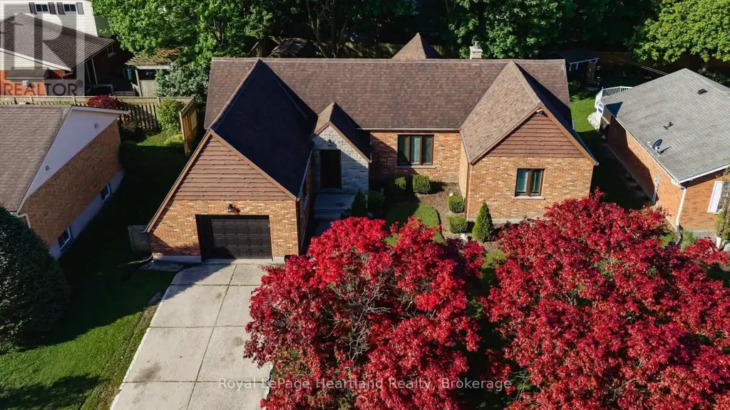 6 Alexander Street, Huron East (Seaforth)