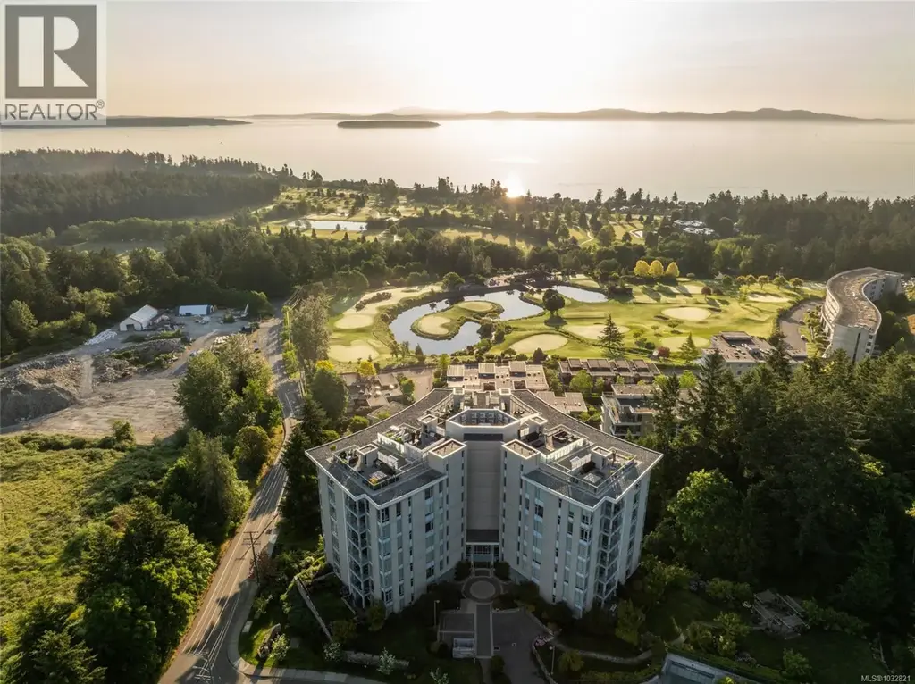301 5388 Hill Rise Terr, Saanich