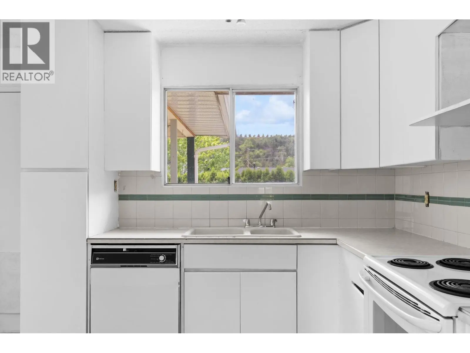 2877 Springfield Road. Kelowna, British Columbia