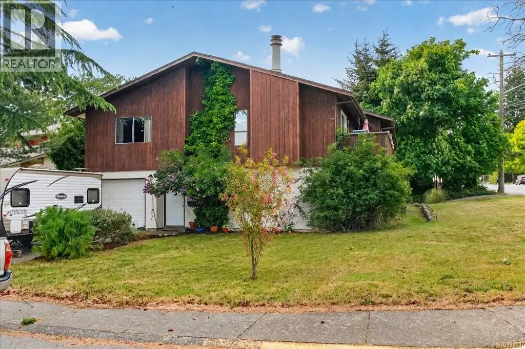 700 Stancombe Rd, Esquimalt