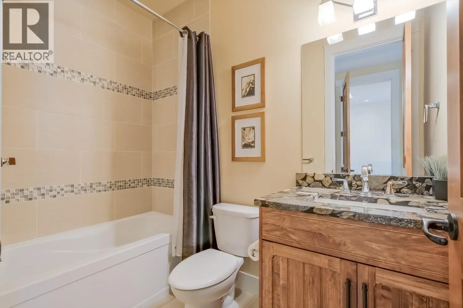 5235 Buchanan Road Unit# 1. Peachland, British Columbia