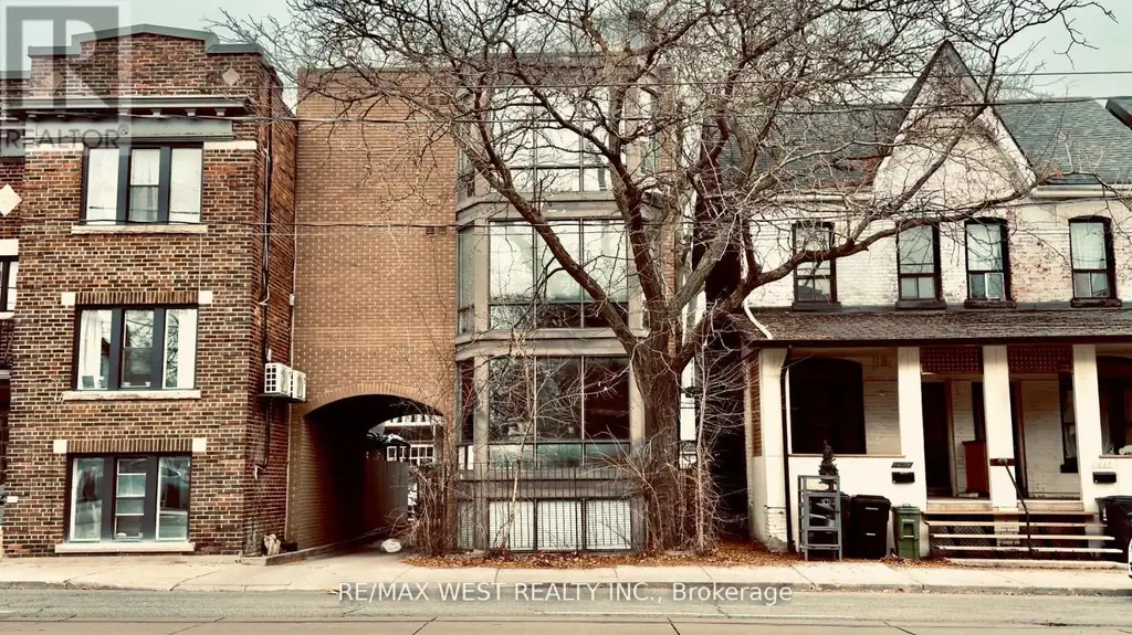 1061 Bathurst Street, Toronto (Annex)
