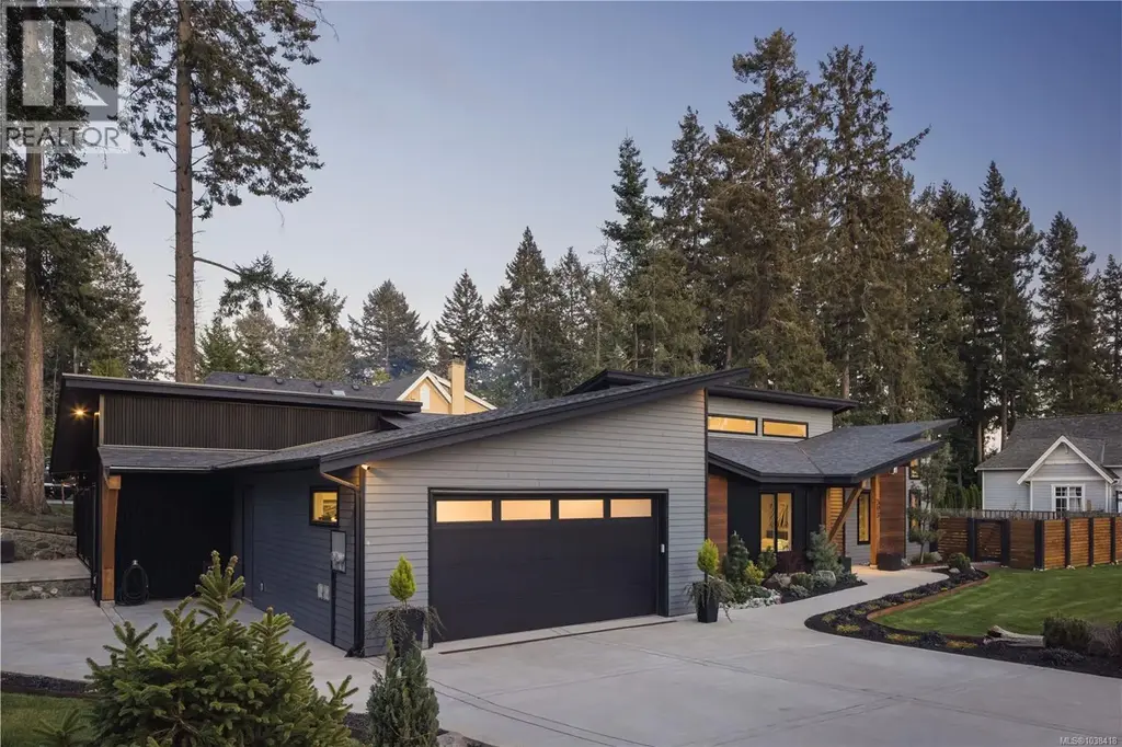 593 Downey Rd, North Saanich