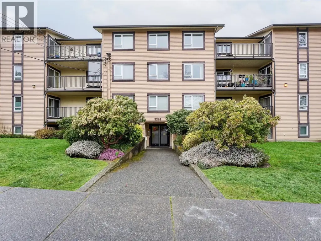 406 3258 Alder St, Saanich