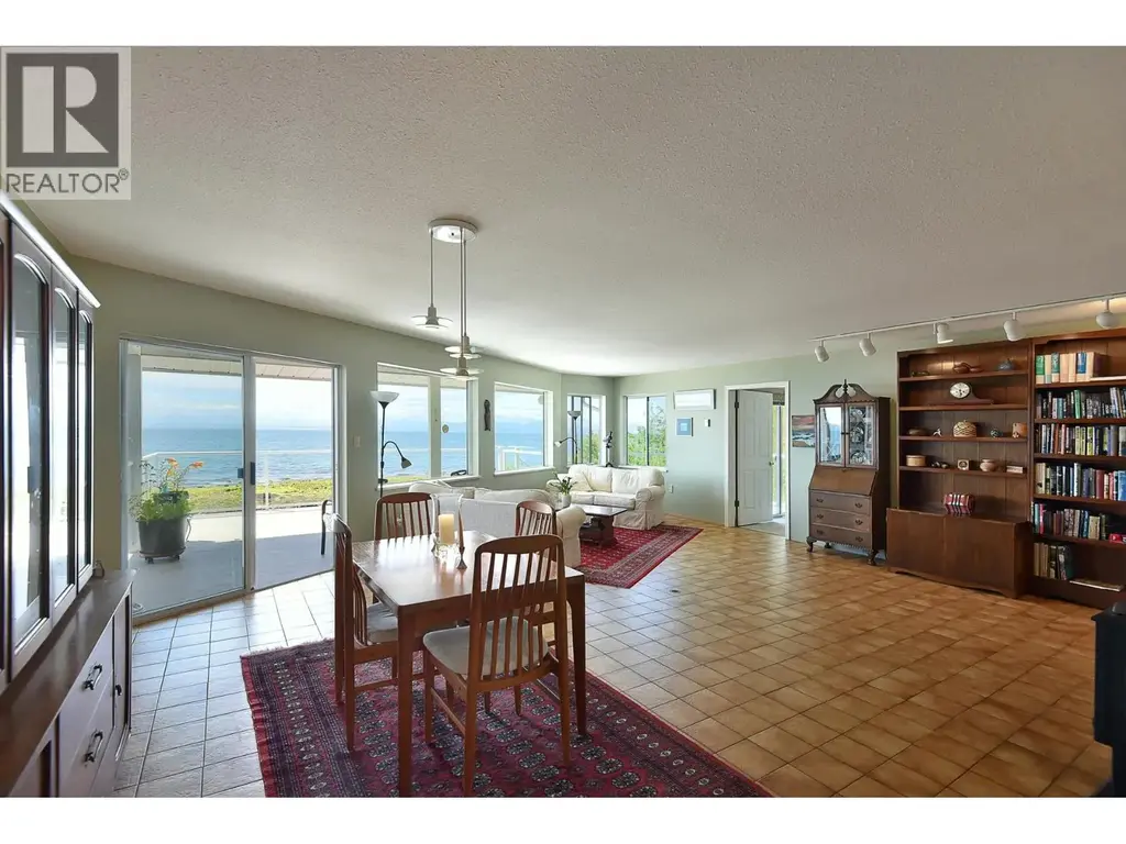 2755-2757 Lower Road, Roberts Creek