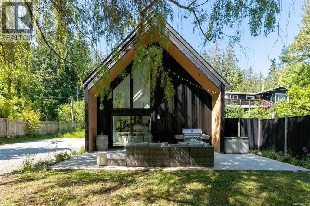 146 Menhinick Dr, Salt Spring