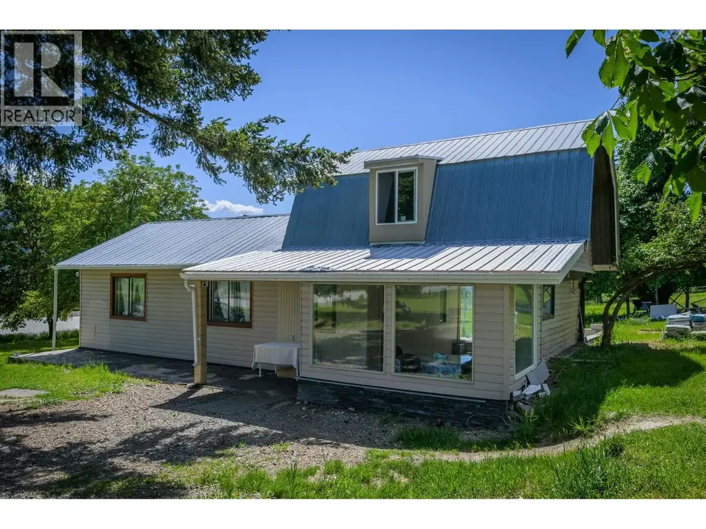 6721 Yellowhead Highway S, Barriere