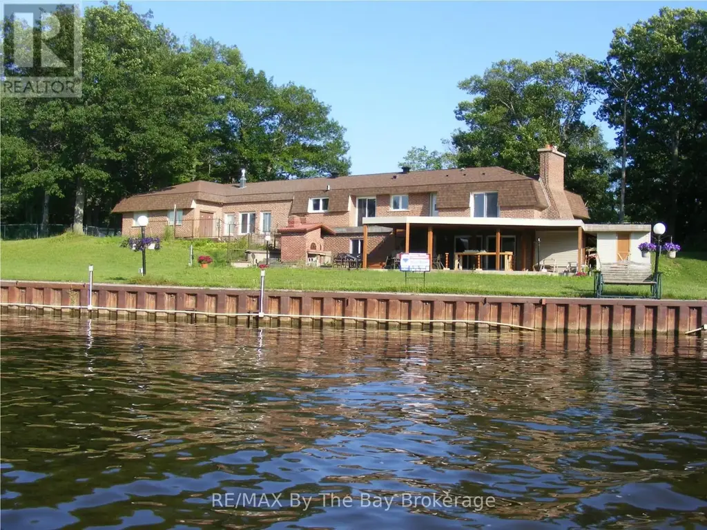 10 Edgewater Road, Wasaga Beach