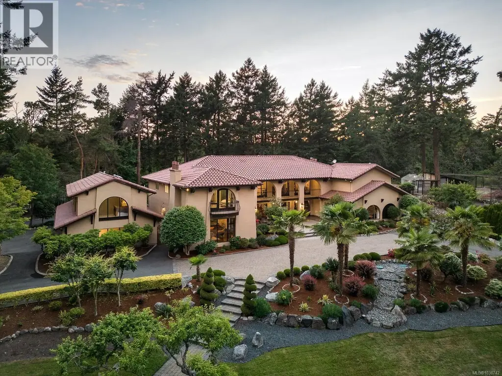 2495 Shannon Pl, Saanich