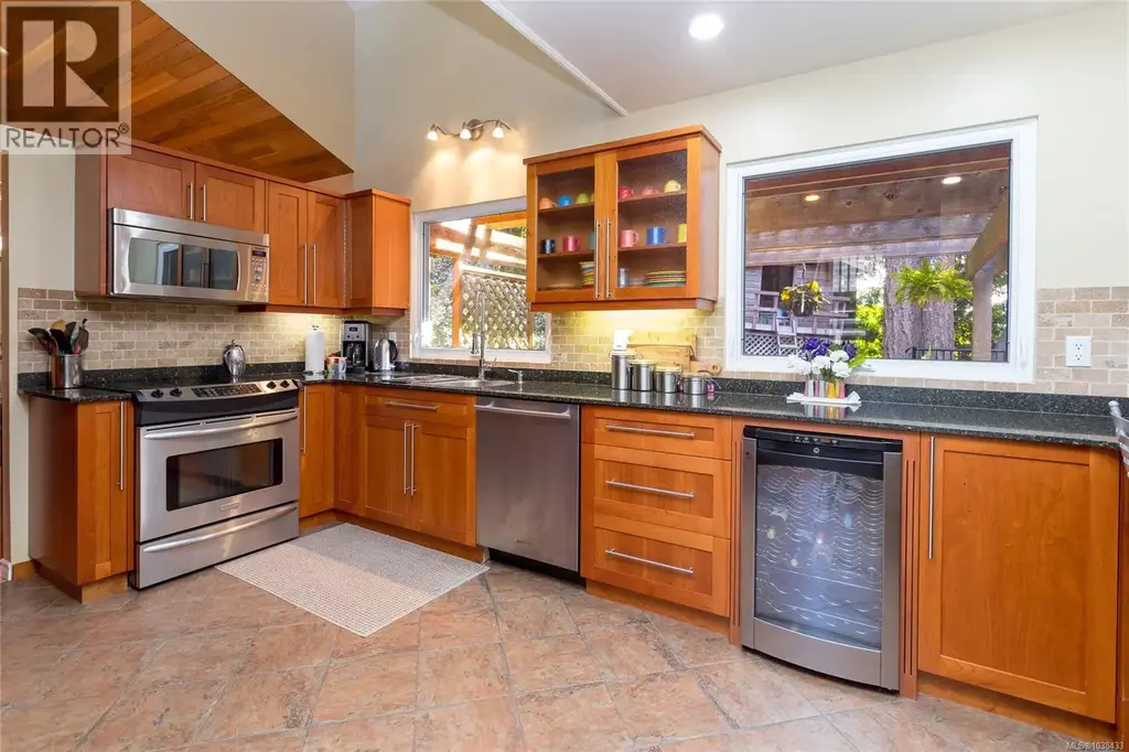 8705 Nash Pl, North Saanich