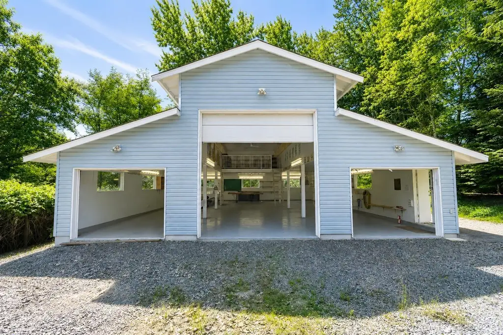 21154 Crush Crescent, Langley