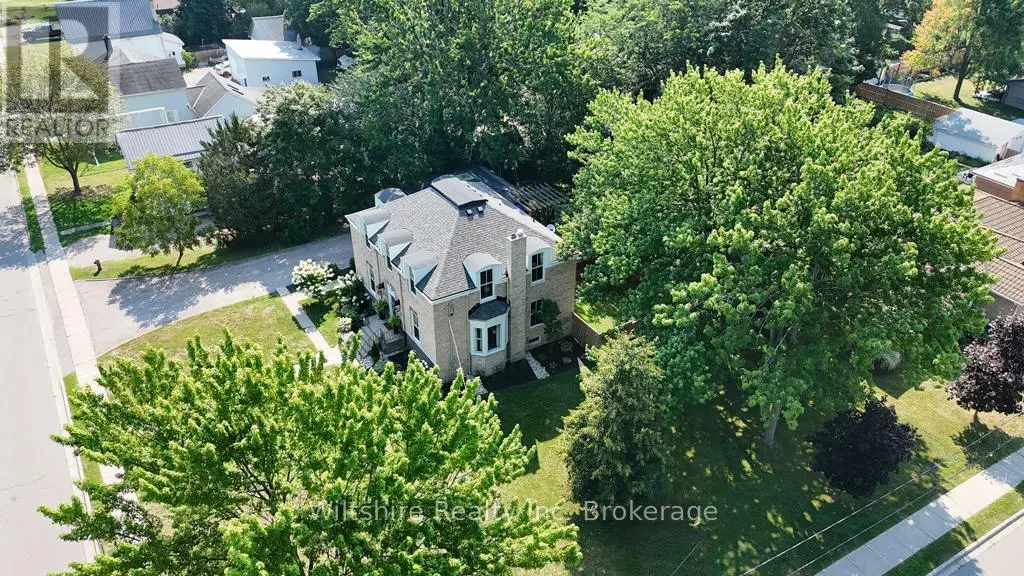 64 South Street W, Aylmer