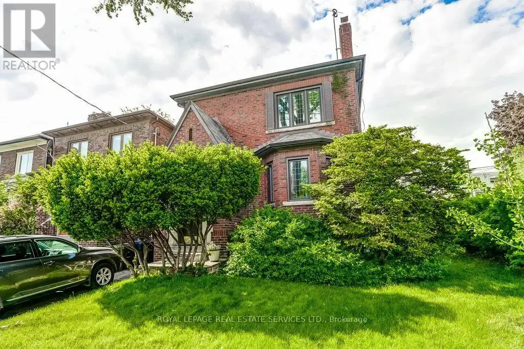 2 Larkin Avenue, Toronto (High Park-Swansea)