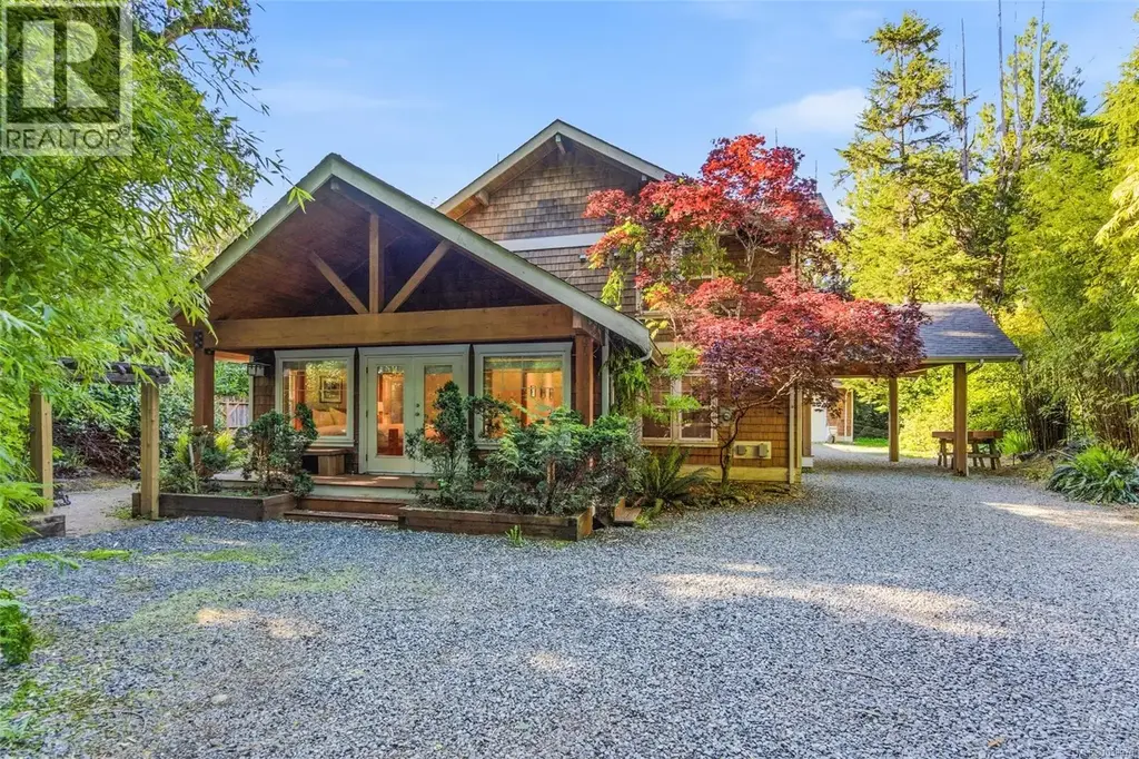 1177 Lynn Rd, Tofino