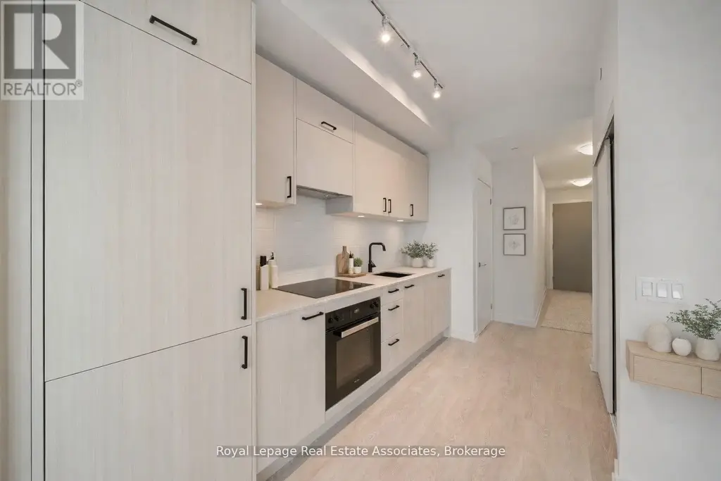 1004 - 1 Quarrington Lane, Toronto (Banbury-Don Mills)