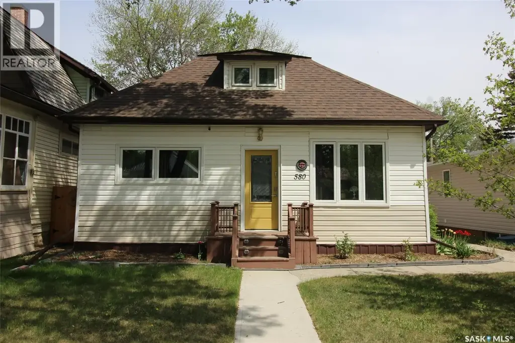 580 1st Street E, Shaunavon