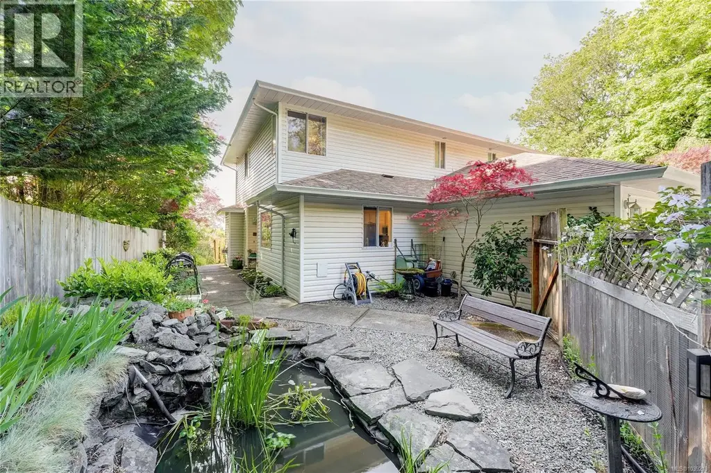 2056 Gladys Pl, Sooke