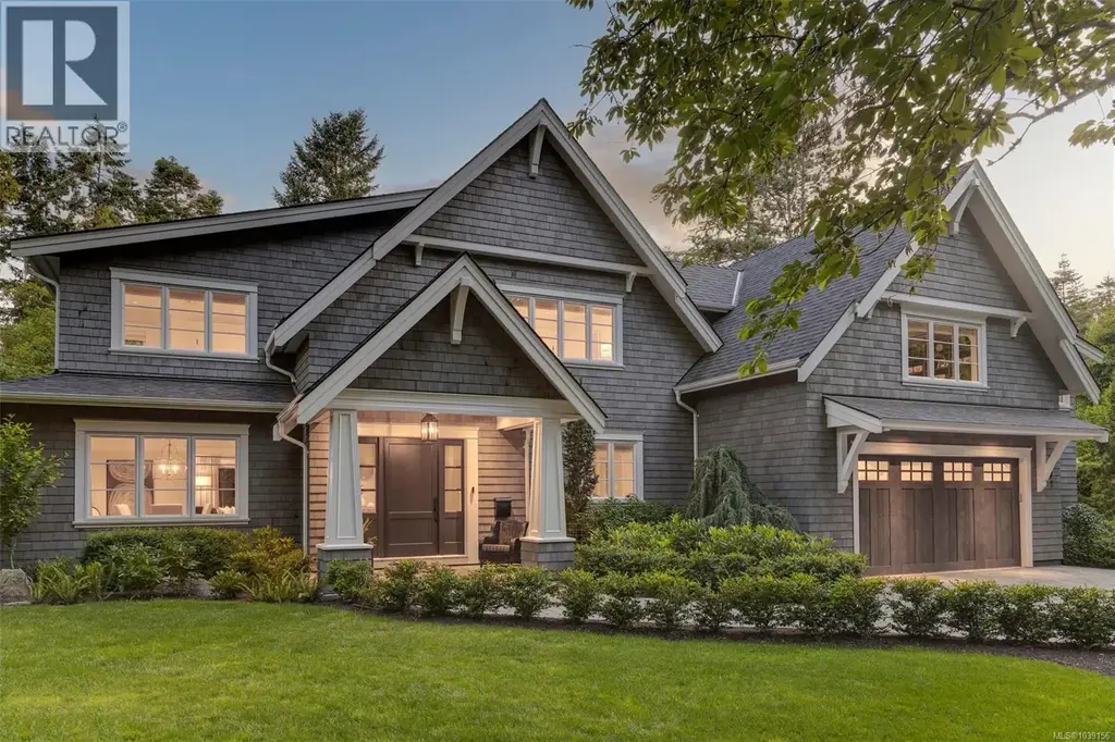 2571 Macdonald Dr W, Saanich