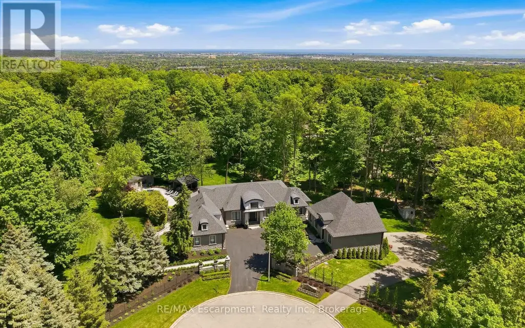 3205 Highpoint Court, Burlington