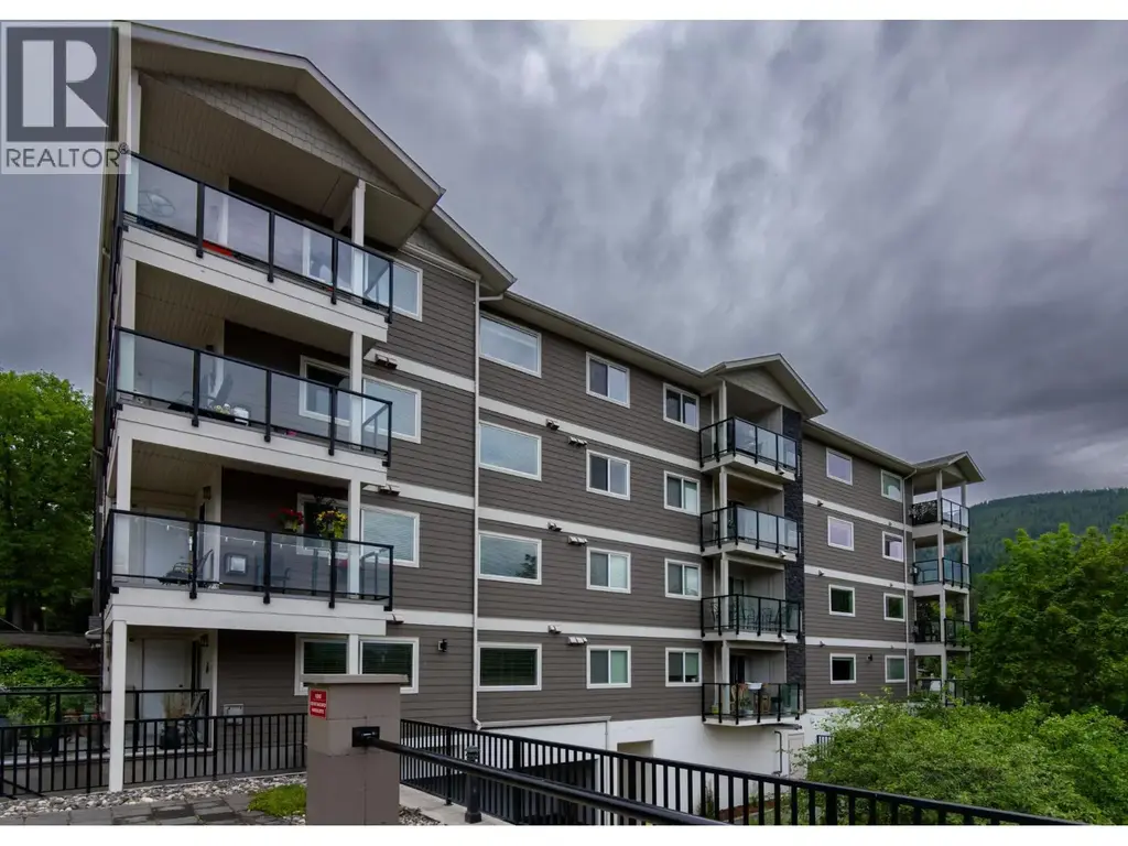 330 4 Avenue Se Unit# 402 Lot# 330, Salmon Arm