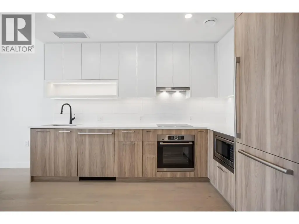 202 8398 Oak Street, Vancouver