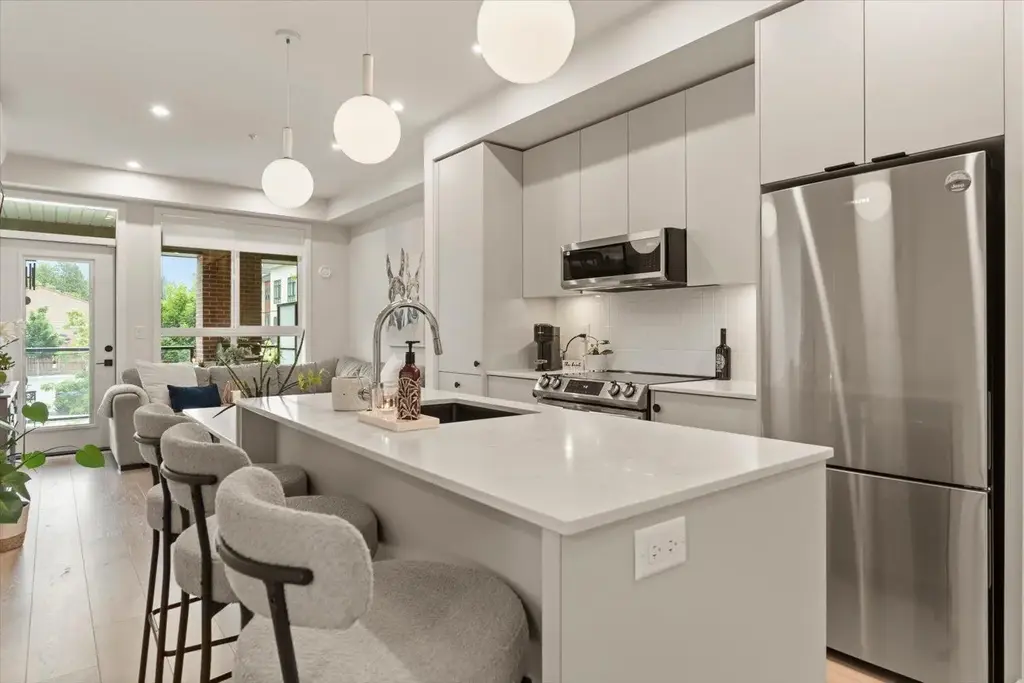 211 45511 Campus Drive, Garrison Crossing, Chilliwack